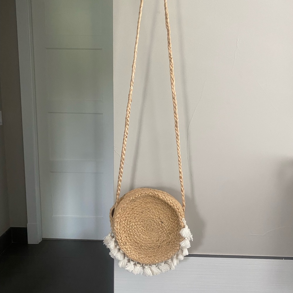 Raffia crossbody with white tassels